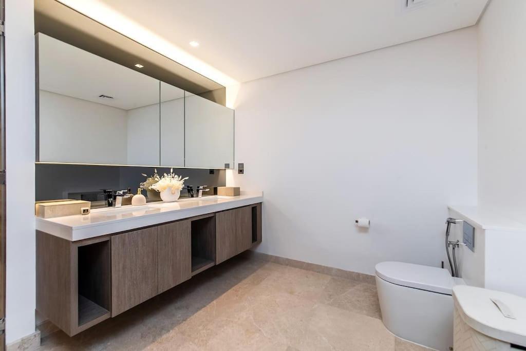 Burj Khalifa View 3bedroom Apartment