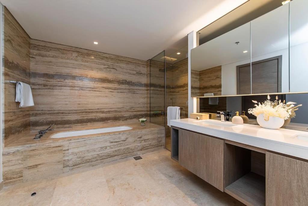 Burj Khalifa View 3bedroom * Dubai
